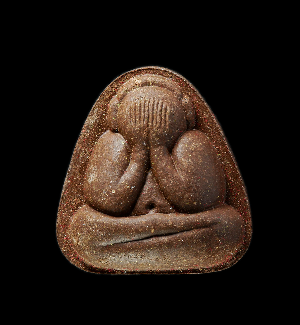 18Feb25 (58)ap.jpg - พระปิดตาผงเศรษฐีล่ำซำ หลวงปู่สอ ขันติโก อายุ 113 ปี พ.ศ.2561 วัดโพธิ์ศรี อ.ท่าอุเทน จ.นครพนม เนื้อผงพุทธคุณ ผงว่าน สีน้ำตาล หมายเลข ๑๐๔๗๔ | https://kamulet.in.th